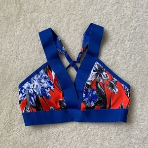 Nike hyper femme deep V bra EUC